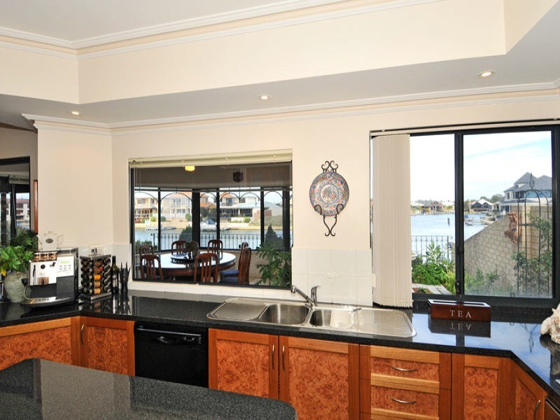 23 Finistere Island Retreat, Halls Head WA 6210