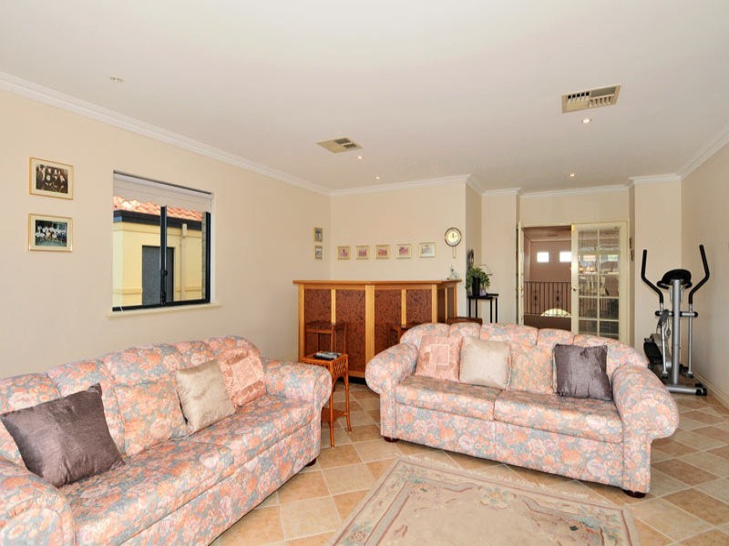 23 Finistere Island Retreat, Halls Head WA 6210