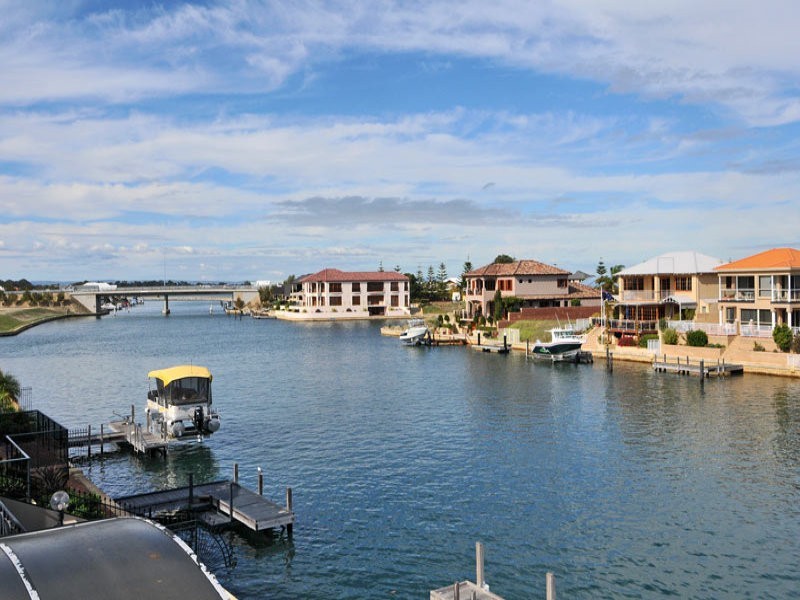 23 Finistere Island Retreat, Halls Head WA 6210