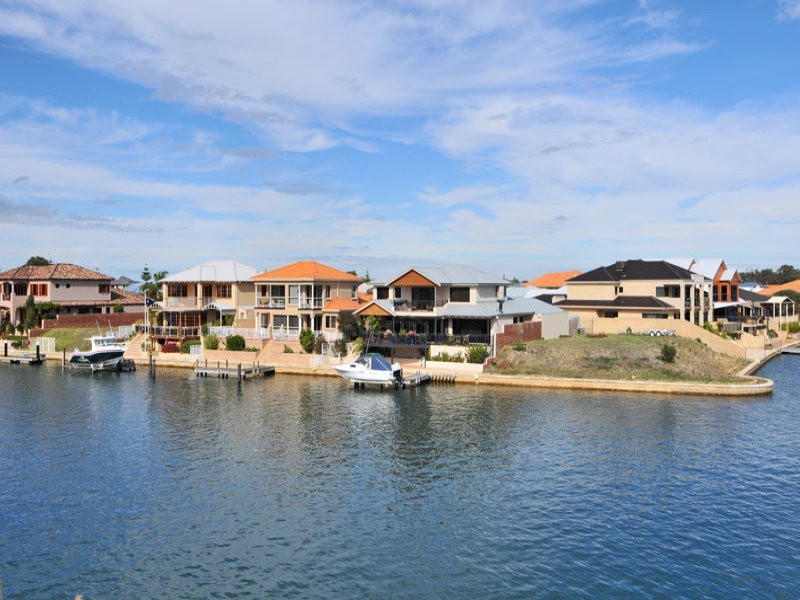 23 Finistere Island Retreat, Halls Head WA 6210