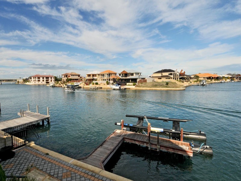 23 Finistere Island Retreat, Halls Head WA 6210