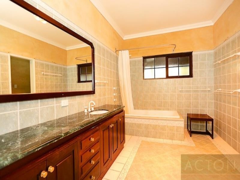 6 White Hill Road, Bouvard WA 6211