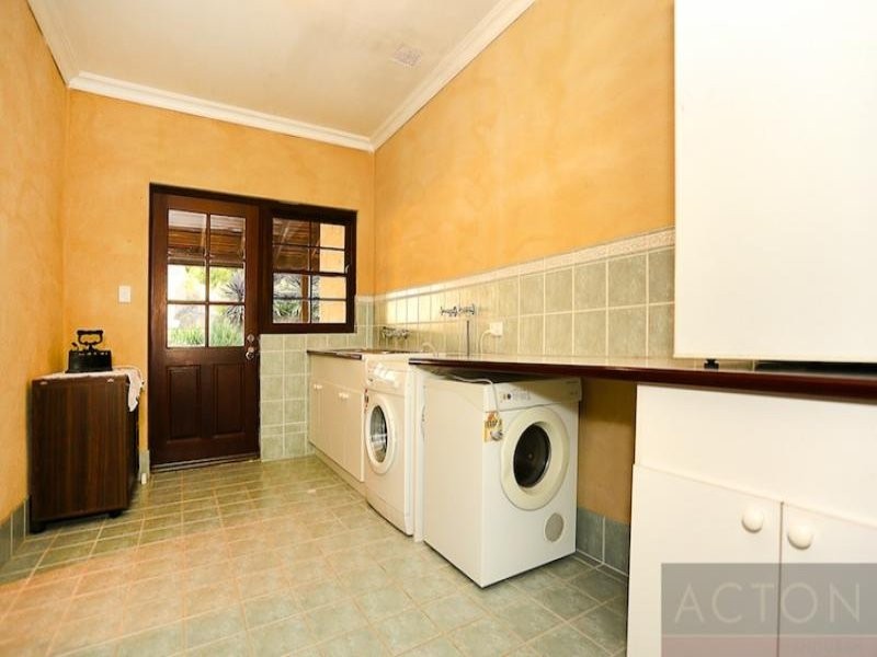 6 White Hill Road, Bouvard WA 6211