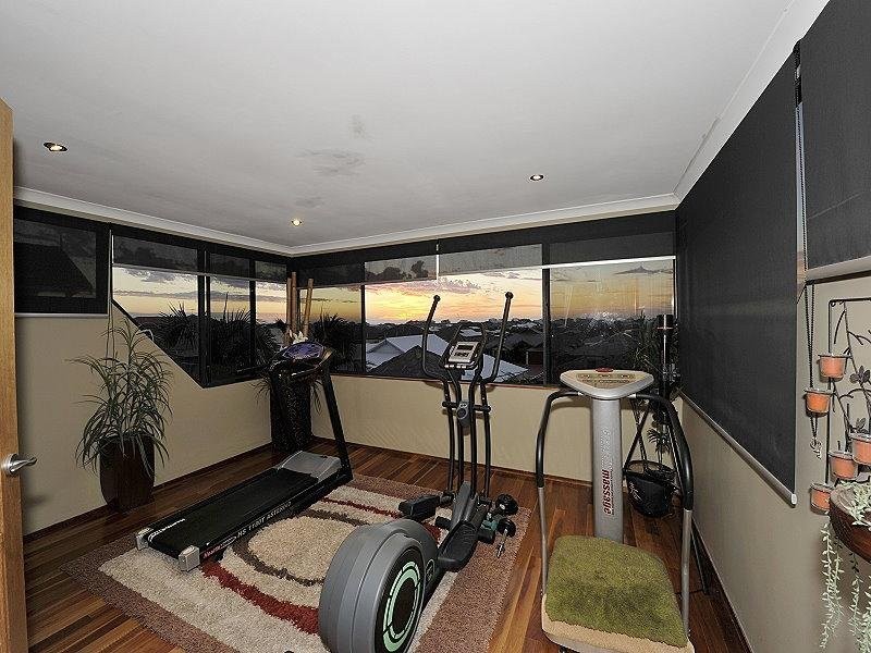 12 Lilly Pilly Lookout, Halls Head WA 6210