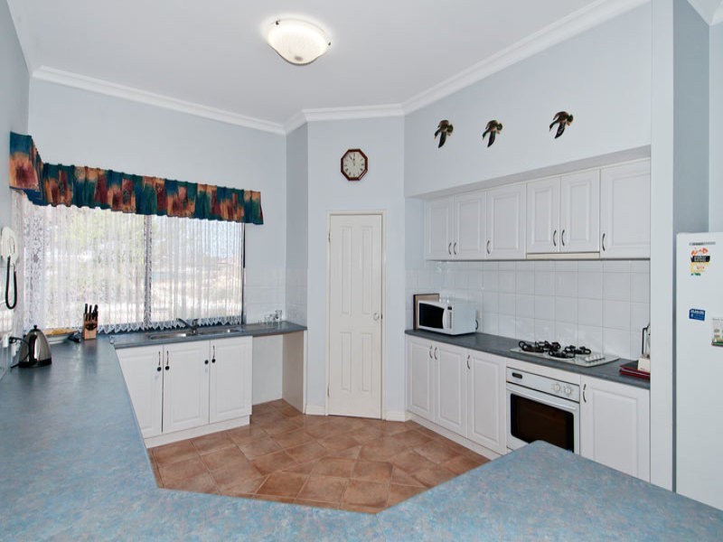 1 Batavia Avenue, Wannanup WA 6210