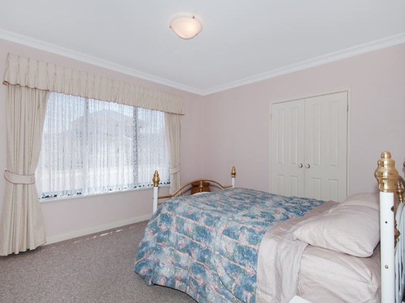 1 Batavia Avenue, Wannanup WA 6210