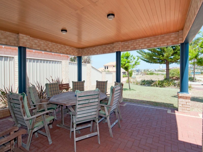 1 Batavia Avenue, Wannanup WA 6210