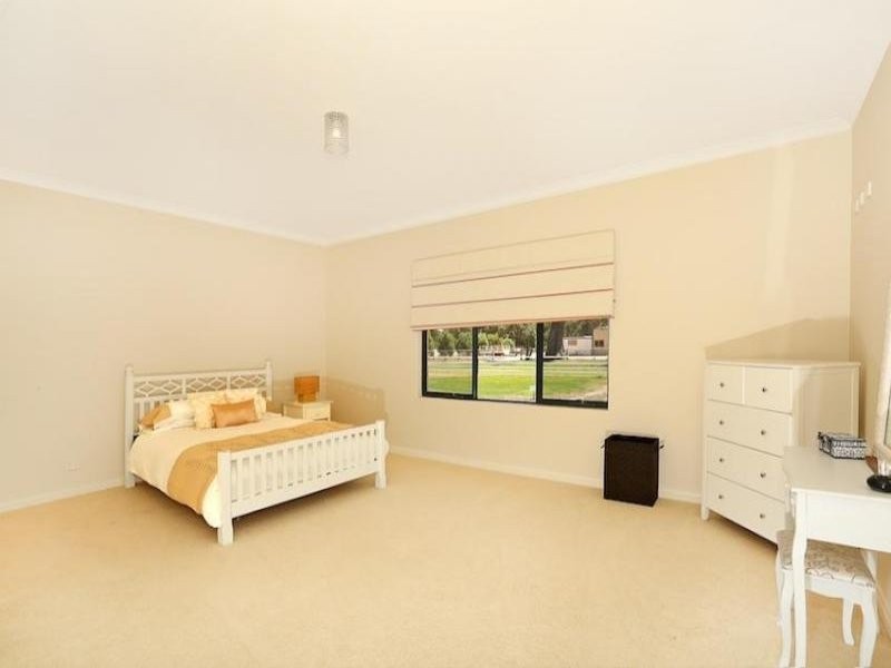113 Serene Place, Barragup WA 6209
