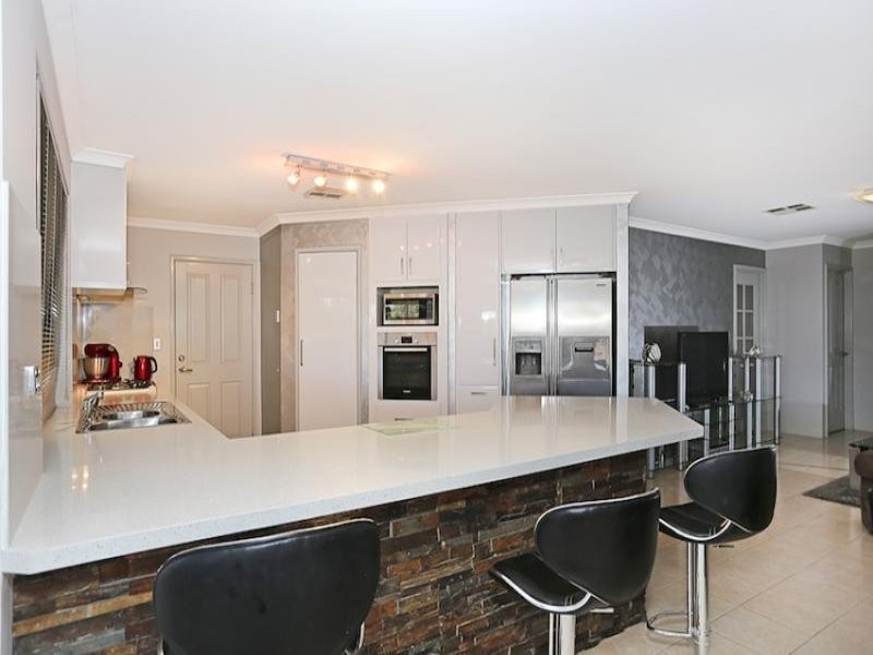 38 Tranquil Retreat, Barragup WA 6209