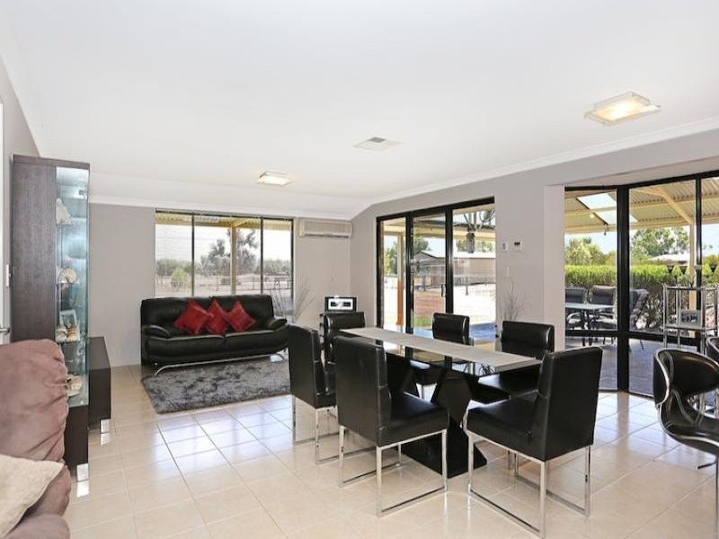 38 Tranquil Retreat, Barragup WA 6209