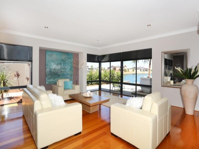 21 Waterlily Drive, Dudley Park WA 6210