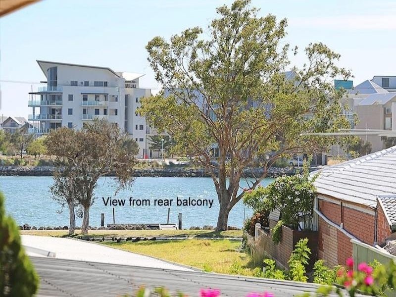 36 Leighton Road East, Halls Head WA 6210
