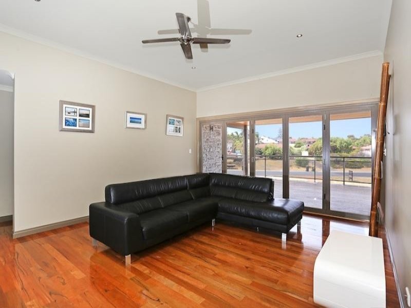 76A Janis Street, Halls Head WA 6210