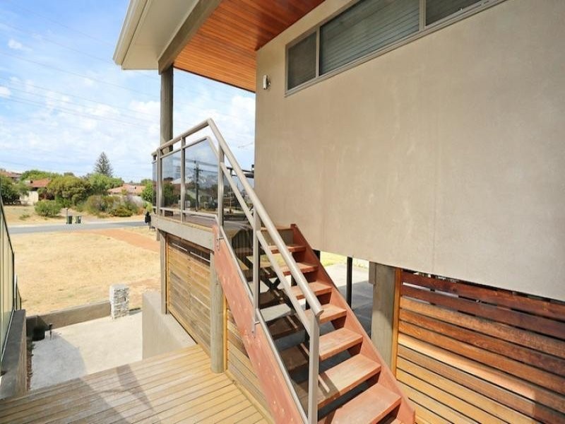 76A Janis Street, Halls Head WA 6210