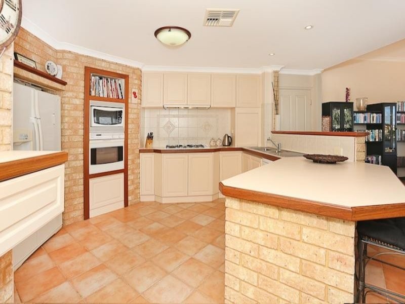 82 Banksia Terrace, South Yunderup WA 6208