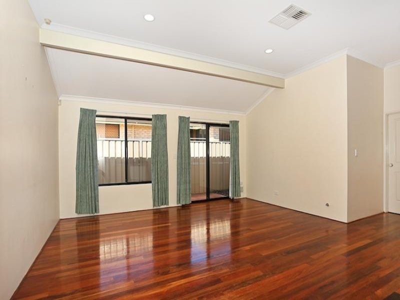 24 Daydream Plaza, Halls Head WA 6210