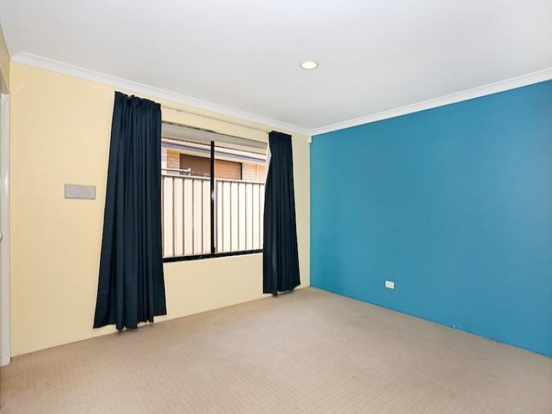24 Daydream Plaza, Halls Head WA 6210