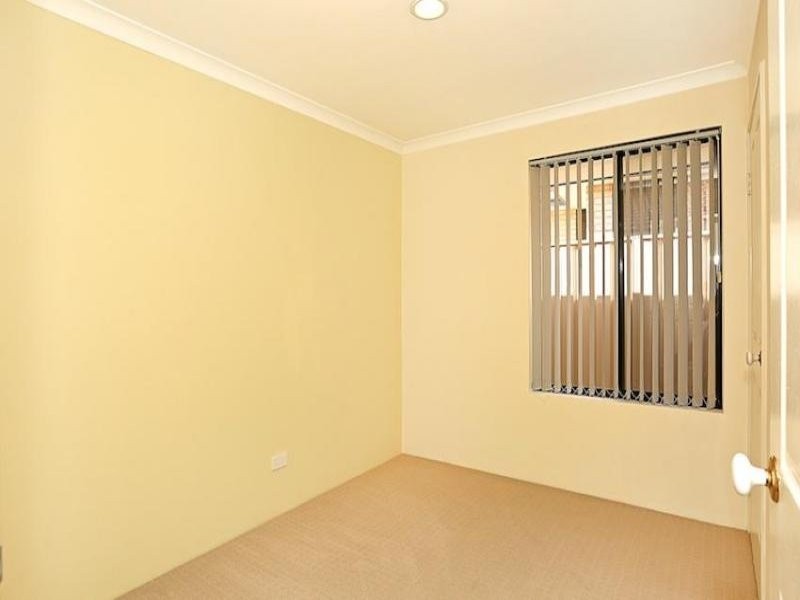 24 Daydream Plaza, Halls Head WA 6210