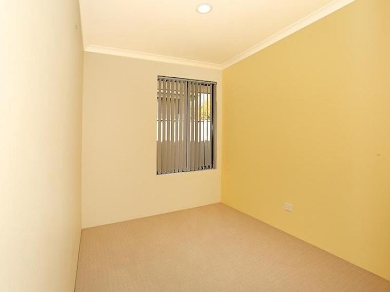 24 Daydream Plaza, Halls Head WA 6210