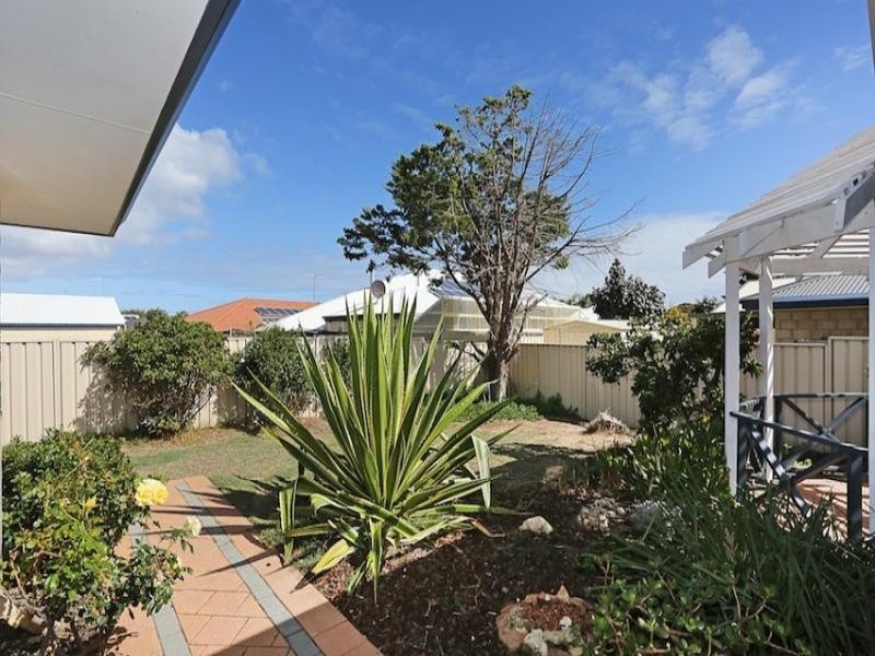 24 Daydream Plaza, Halls Head WA 6210