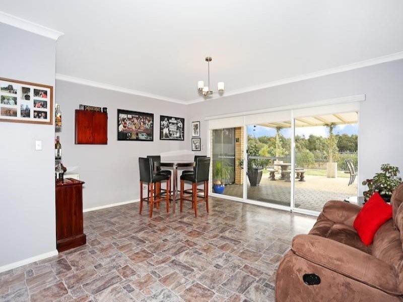15 Purcell Gardens, South Yunderup WA 6208