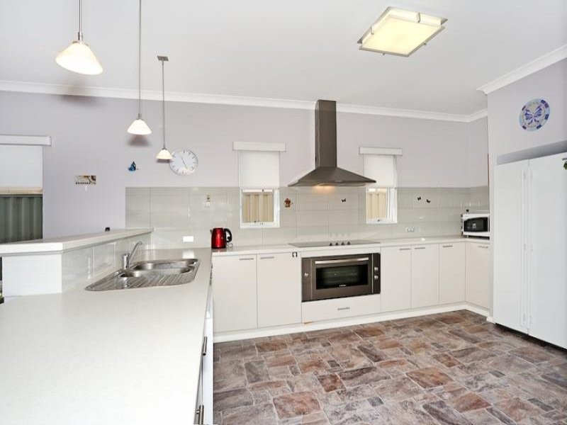 15 Purcell Gardens, South Yunderup WA 6208