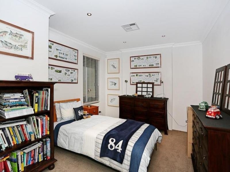 19 Arpentuer Turn, Madora Bay WA 6210