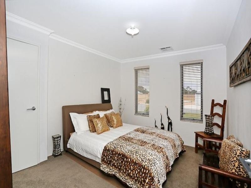 19 Arpentuer Turn, Madora Bay WA 6210