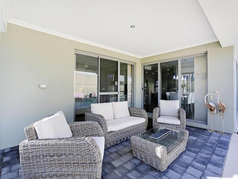 19 Arpentuer Turn, Madora Bay WA 6210
