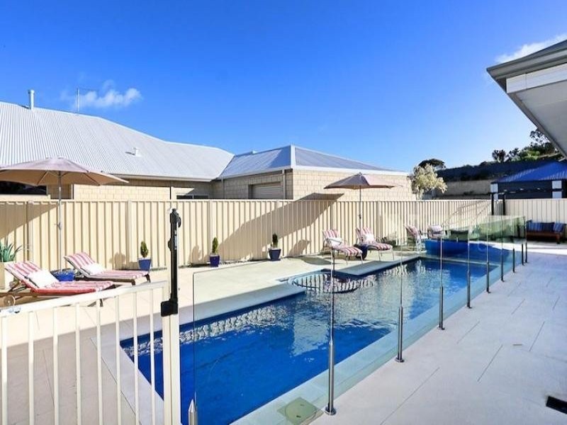 19 Arpentuer Turn, Madora Bay WA 6210