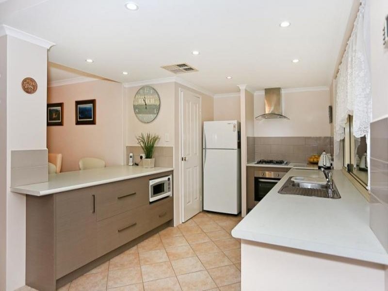 42 Admiralty Crescent, Halls Head WA 6210