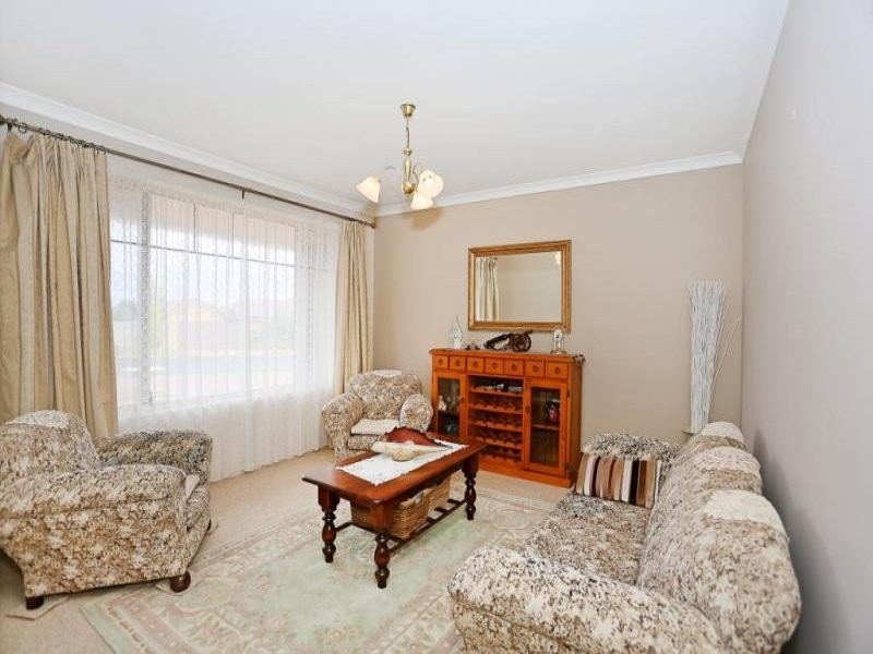 42 Admiralty Crescent, Halls Head WA 6210