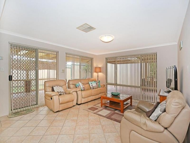 42 Admiralty Crescent, Halls Head WA 6210