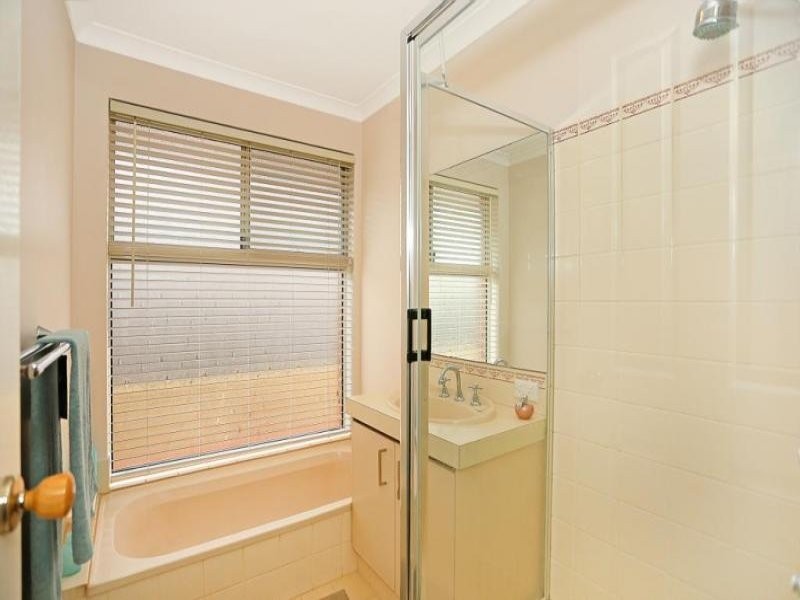 42 Admiralty Crescent, Halls Head WA 6210