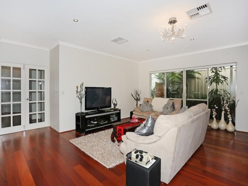 18 Joshua Carrol Street, Madora Bay WA 6210