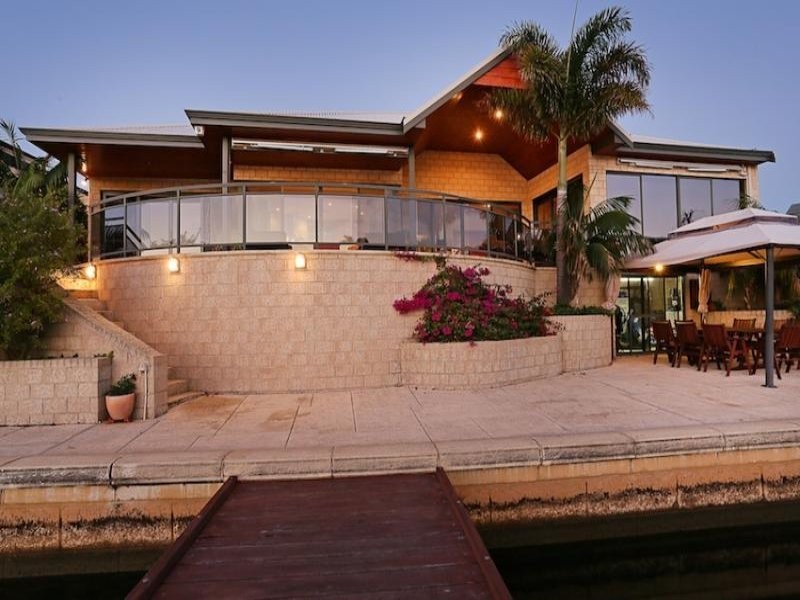 25 Aztec island Retreat, Halls Head WA 6210