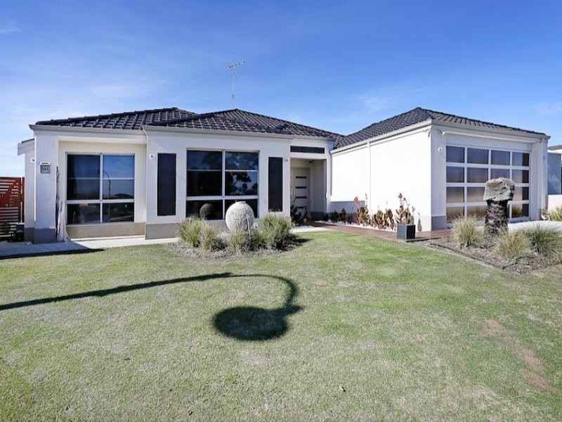305 Peelwood Parade, Halls Head WA 6210