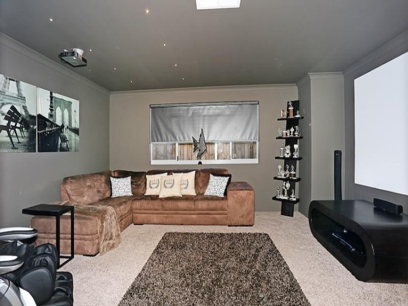 305 Peelwood Parade, Halls Head WA 6210
