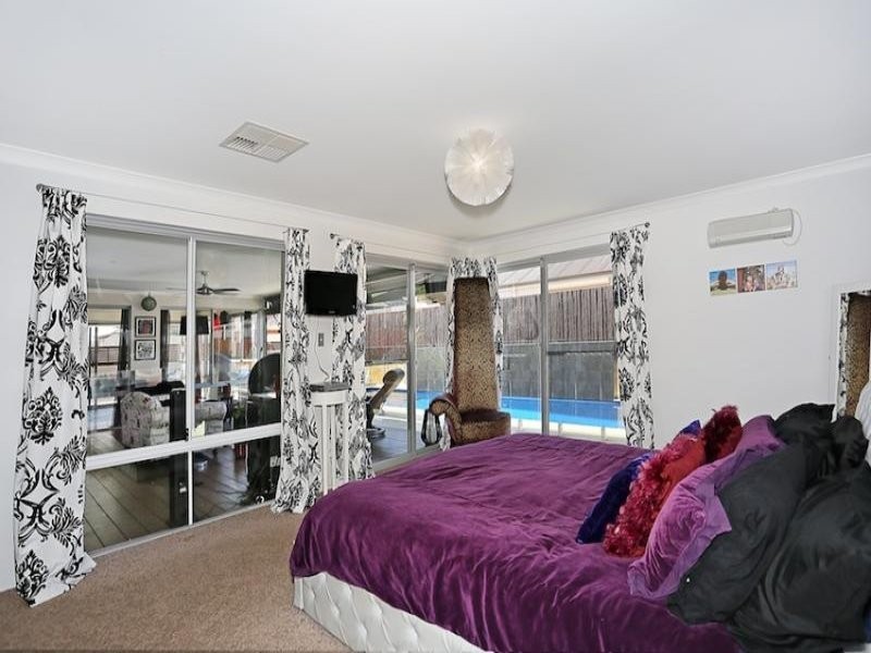 305 Peelwood Parade, Halls Head WA 6210