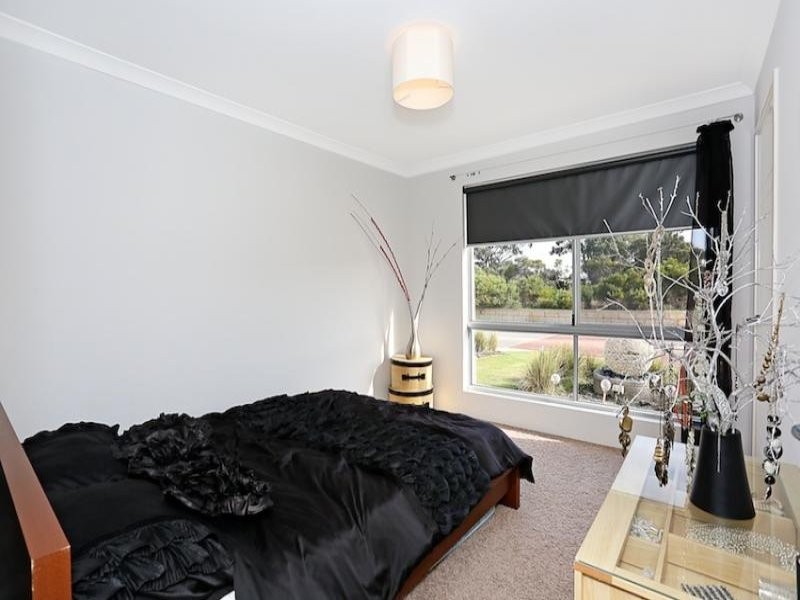 305 Peelwood Parade, Halls Head WA 6210