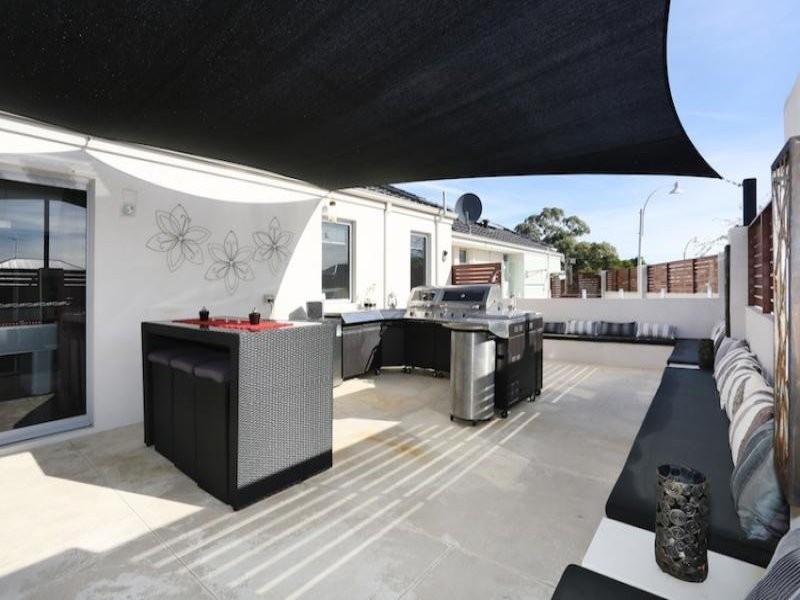 305 Peelwood Parade, Halls Head WA 6210