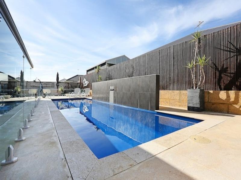 305 Peelwood Parade, Halls Head WA 6210