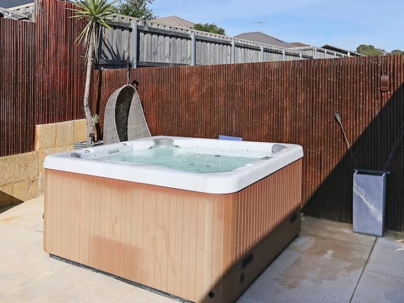 305 Peelwood Parade, Halls Head WA 6210