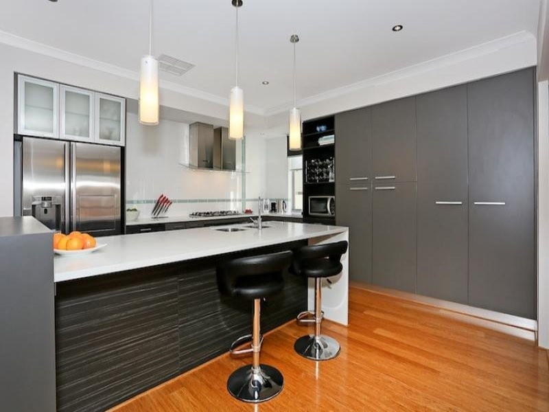 10 Adriana Way, Halls Head WA 6210