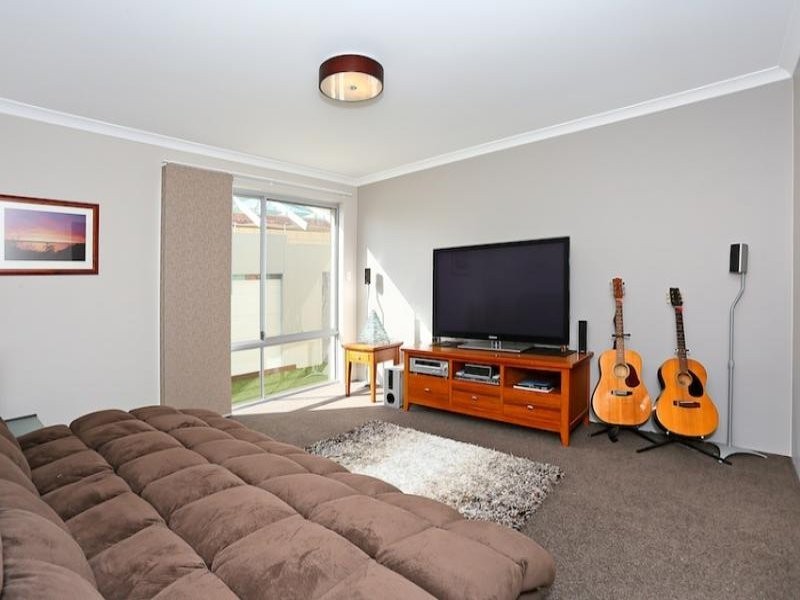 10 Adriana Way, Halls Head WA 6210