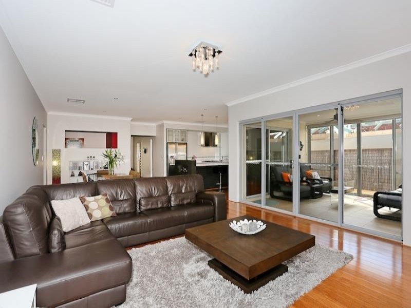 10 Adriana Way, Halls Head WA 6210