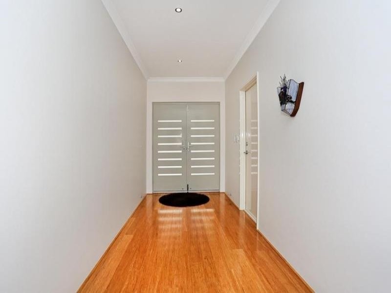 10 Adriana Way, Halls Head WA 6210