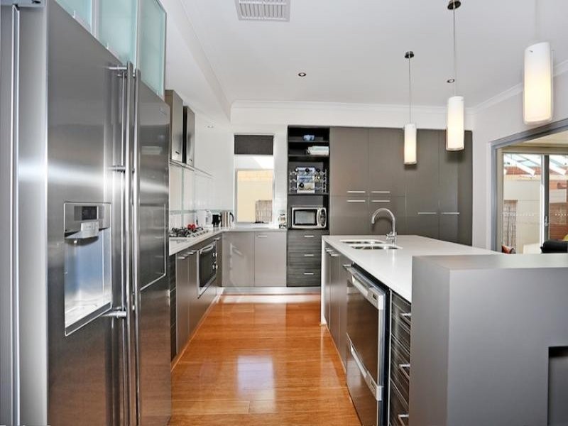 10 Adriana Way, Halls Head WA 6210