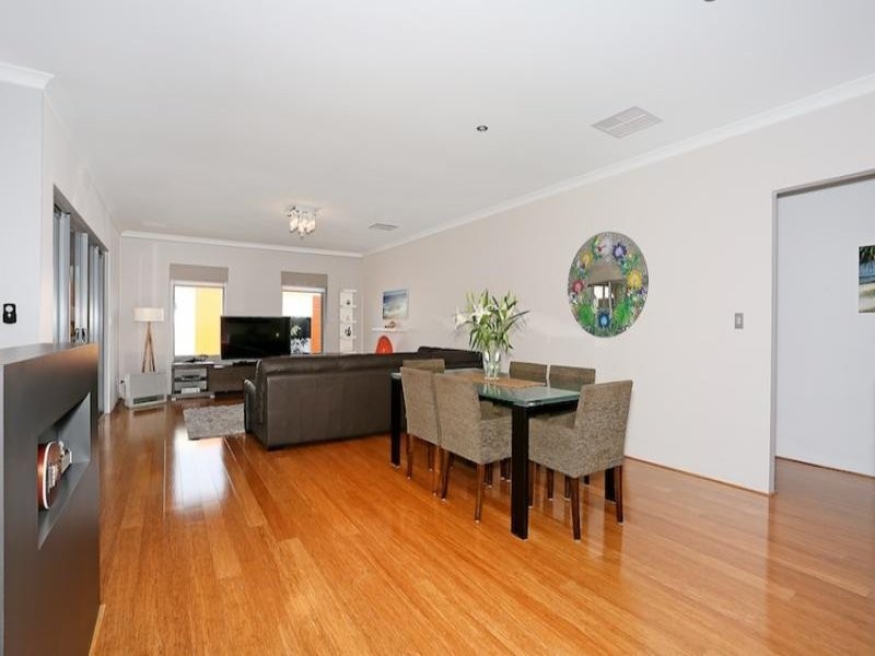 10 Adriana Way, Halls Head WA 6210