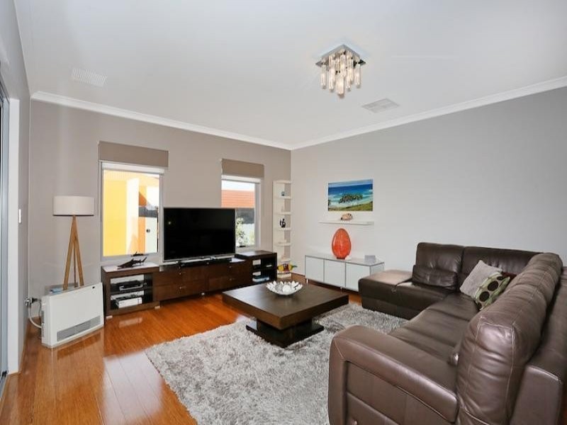 10 Adriana Way, Halls Head WA 6210
